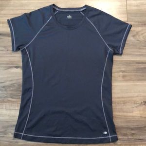 ALO yoga top size M
